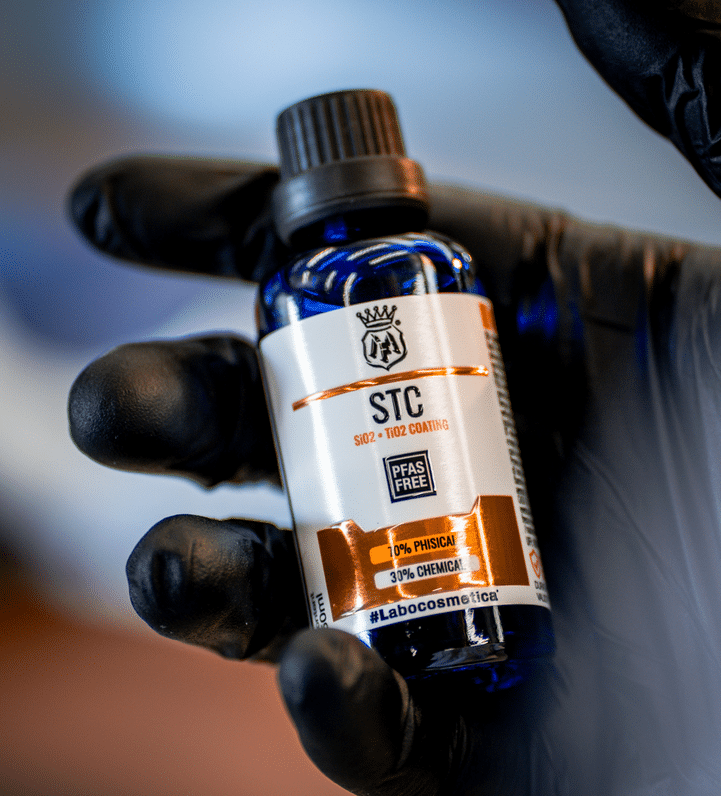 een flesje STC coating van Labocosmetica, keramissche coating