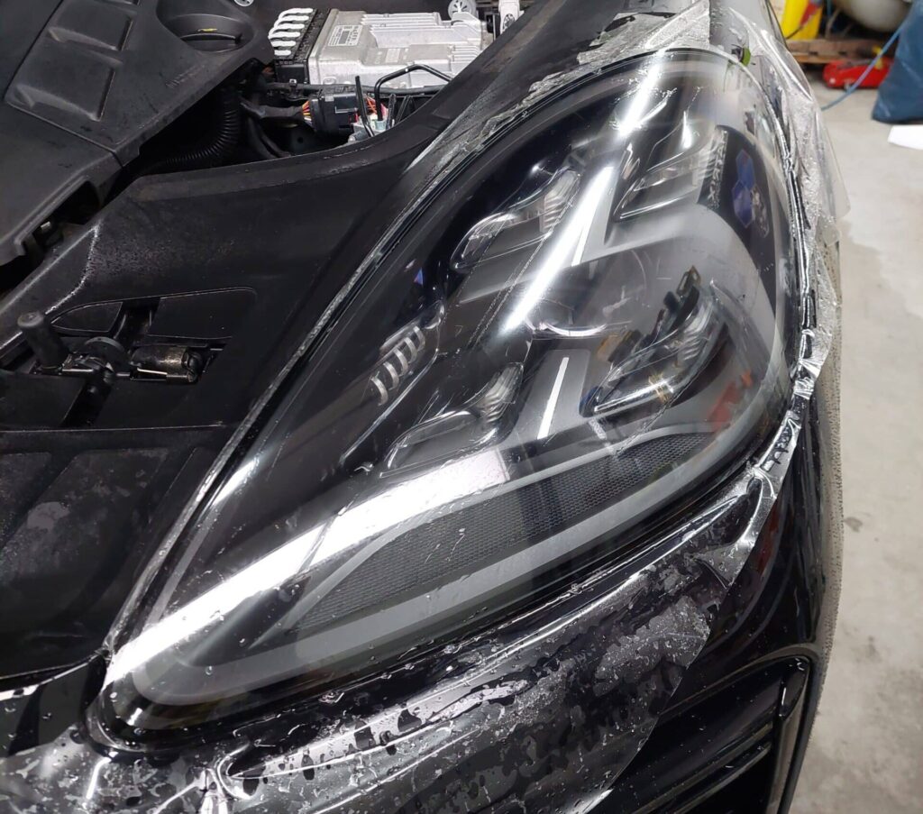 PPF steenslagfolie aanbrengen op koplamp — na behandeling | A1 Car Cleaning Bunschoten